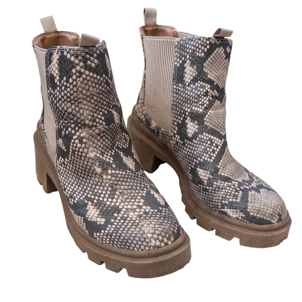 Universal Thread Womens Snakeskin Print Chelsea Boots Size 7